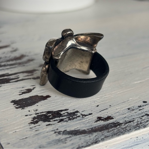 Big Bold Butterfly Ring - Picture 6 of 9